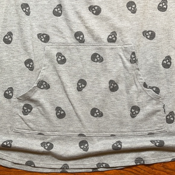 Skull Long-Sleeve - Picture 2 of 5